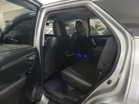 TOYOTA Hilux SW4 2.8 16V 4P SRX PLATINUM 4X4 7 LUGARES TURBO DIESEL AUTOM�TICO, Foto 10