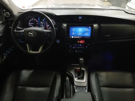 TOYOTA Hilux SW4 2.8 16V 4P SRX PLATINUM 4X4 7 LUGARES TURBO DIESEL AUTOM�TICO, Foto 11