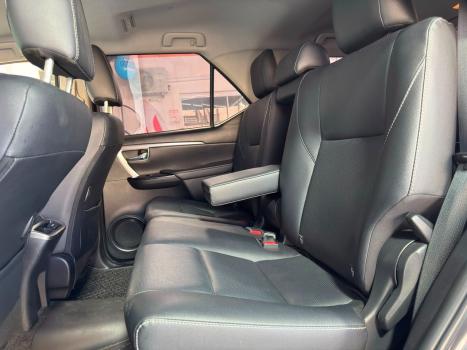 TOYOTA Hilux SW4 2.8 16V 4P SRX 4X4 7 LUGARES TURBO DIESEL AUTOM�TICO, Foto 19
