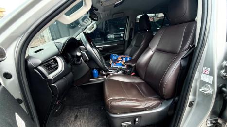 TOYOTA Hilux SW4 2.8 4P SRX 4X4 TURBO DIESEL AUTOMÁTICO, Foto 11