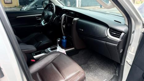 TOYOTA Hilux SW4 2.8 4P SRX 4X4 TURBO DIESEL AUTOMÁTICO, Foto 13