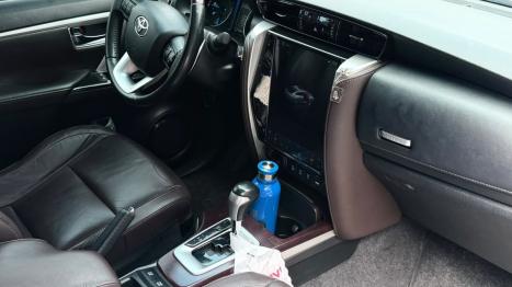 TOYOTA Hilux SW4 2.8 4P SRX 4X4 TURBO DIESEL AUTOMÁTICO, Foto 14