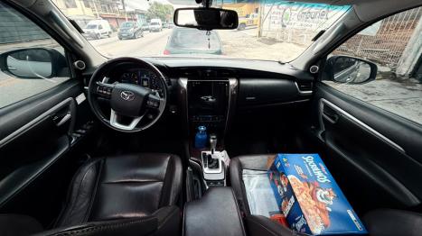 TOYOTA Hilux SW4 2.8 4P SRX 4X4 TURBO DIESEL AUTOMÁTICO, Foto 15