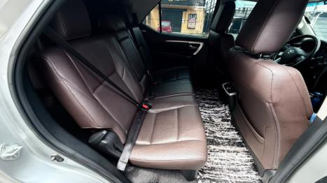 TOYOTA Hilux SW4 2.8 4P SRX 4X4 TURBO DIESEL AUTOMÁTICO, Foto 18