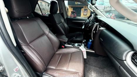 TOYOTA Hilux SW4 2.8 4P SRX 4X4 TURBO DIESEL AUTOMÁTICO, Foto 19