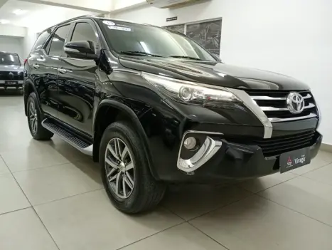 TOYOTA Hilux SW4 2.8 16V 4P SRX 4X4 7 LUGARES TURBO DIESEL AUTOMÁTICO, Foto 2