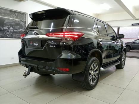 TOYOTA Hilux SW4 2.8 16V 4P SRX 4X4 7 LUGARES TURBO DIESEL AUTOMÁTICO, Foto 4