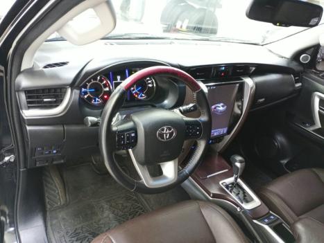 TOYOTA Hilux SW4 2.8 16V 4P SRX 4X4 7 LUGARES TURBO DIESEL AUTOMÁTICO, Foto 6