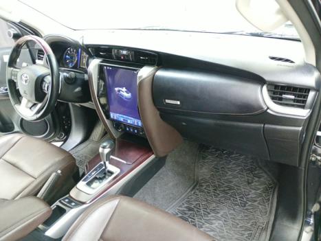 TOYOTA Hilux SW4 2.8 16V 4P SRX 4X4 7 LUGARES TURBO DIESEL AUTOMÁTICO, Foto 13
