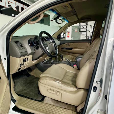 TOYOTA Hilux SW4 3.0 16V 4P SRV 4X4 7 LUGARES TURBO DIESEL AUTOM�TICO, Foto 18