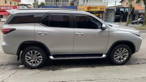 TOYOTA Hilux SW4 4.0 V6 24V 4P SRX 4X4 7 LUGARES AUTOM�TICO, Foto 2