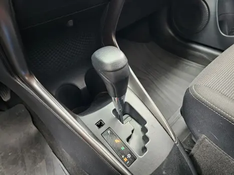 TOYOTA Yaris Hatch 1.5 16V 4P FLEX XL MULTIDRIVE AUTOM�TICO CVT, Foto 5