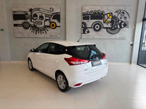 TOYOTA Yaris Hatch 1.3 16V 4P FLEX XL PLUS TECH MULTIDRIVE AUTOM�TICO CVT, Foto 2