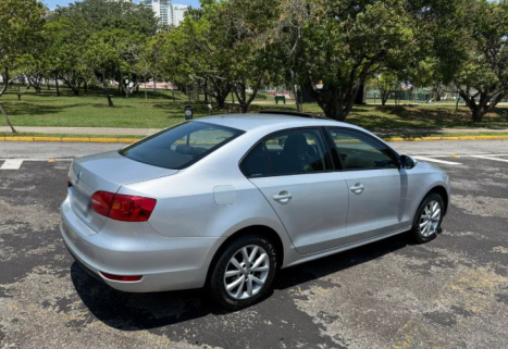 VOLKSWAGEN Jetta 2.0 4P FLEX CONFORTLINE TIPTRONIC AUTOMÁTICO, Foto 4 VOLKSWAGEN Jetta 2.0 4P FLEX CONFORTLINE TIPTRONIC AUTOMÁTICO, Foto 4