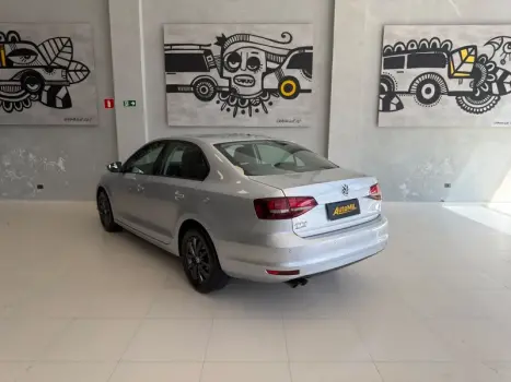 VOLKSWAGEN Jetta 2.0 4P TRENDLINE FLEX AUTOMÁTICO, Foto 4