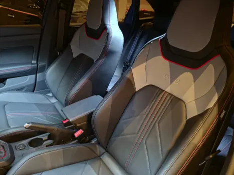 VOLKSWAGEN Nivus 1.4 250 TSI TOTAL FLEX GTS AUTOM�TICO, Foto 14