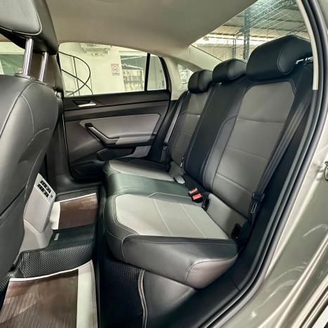VOLKSWAGEN Virtus 1.0 4P 200 TSI FLEX HIGHLINE AUTOM�TICO, Foto 17