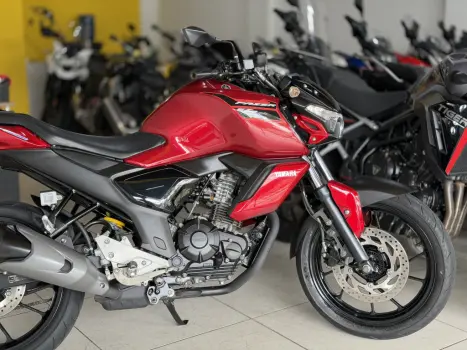 YAMAHA FZ 15 Fazer ABS, Foto 4