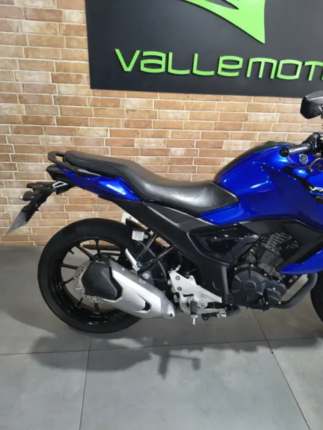 YAMAHA FZ 15 Fazer ABS, Foto 3