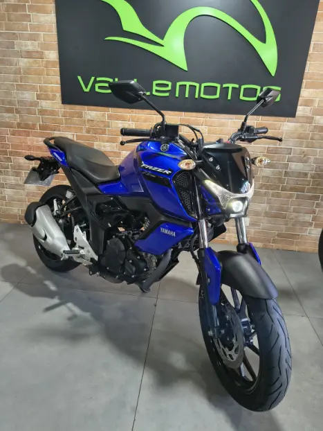 YAMAHA FZ 15 Fazer ABS, Foto 5