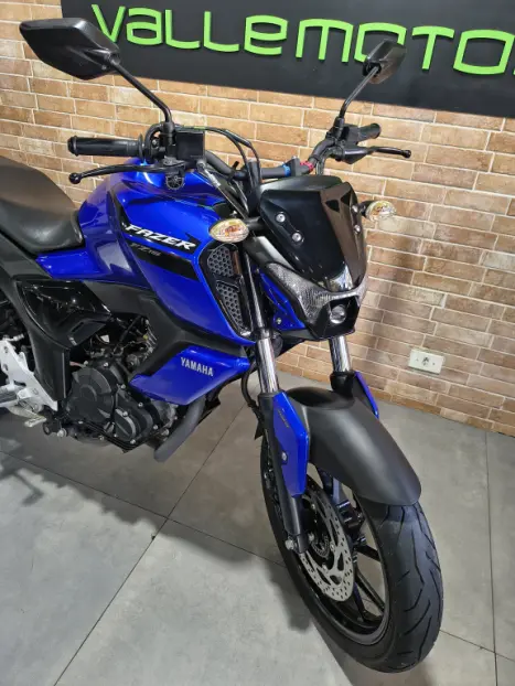 YAMAHA FZ 15 Fazer ABS, Foto 2