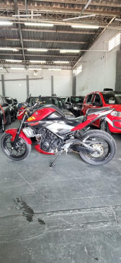 YAMAHA MT-03 300 , Foto 2