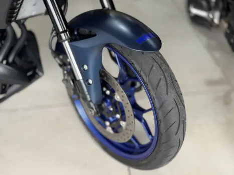 YAMAHA MT-03 300 ABS, Foto 3