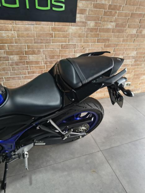 YAMAHA MT-03 300 ABS, Foto 2
