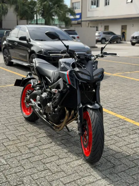 YAMAHA MT-09 850 ABS, Foto 2