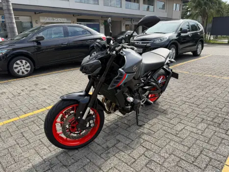 YAMAHA MT-09 850 ABS, Foto 4