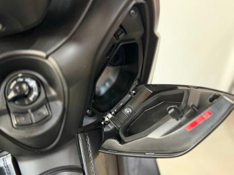 YAMAHA Xmax 250 , Foto 9