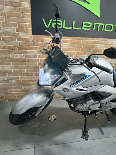 YAMAHA YS Fazer 250 , Foto 2
