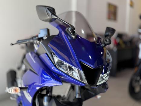 YAMAHA YZF R15 150 ABS, Foto 2