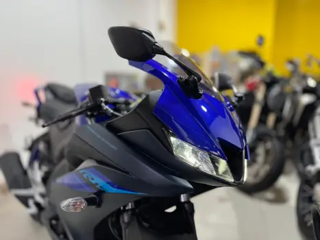 YAMAHA YZF R15 150 ABS, Foto 2
