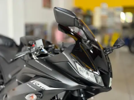 YAMAHA YZF R15 150 ABS, Foto 2