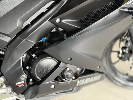 YAMAHA YZF R15 150 ABS, Foto 4
