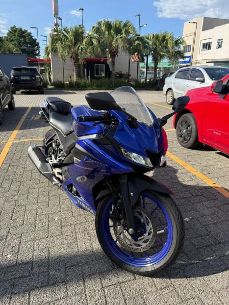 YAMAHA YZF R15 150 ABS, Foto 2