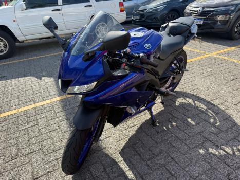 YAMAHA YZF R15 150 ABS, Foto 3