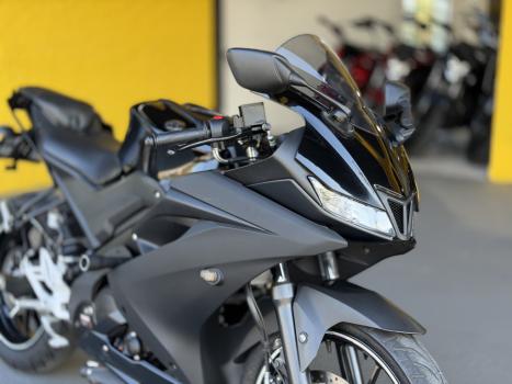 YAMAHA YZF R15 150 ABS, Foto 2