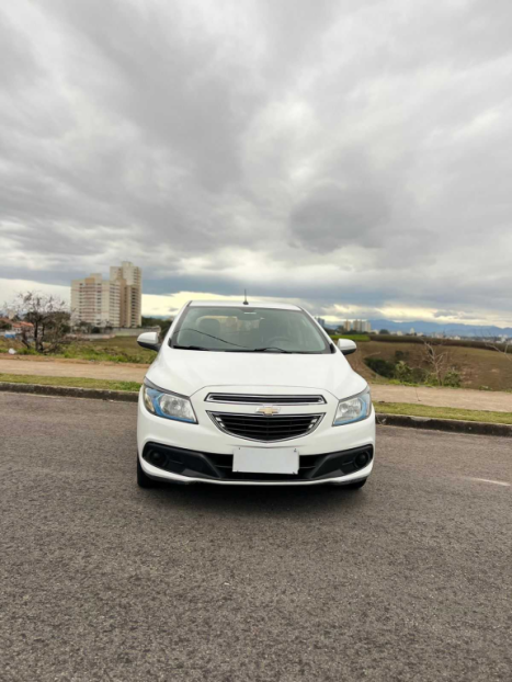 CHEVROLET Onix Hatch 1.4 4P FLEX LT, Foto 2