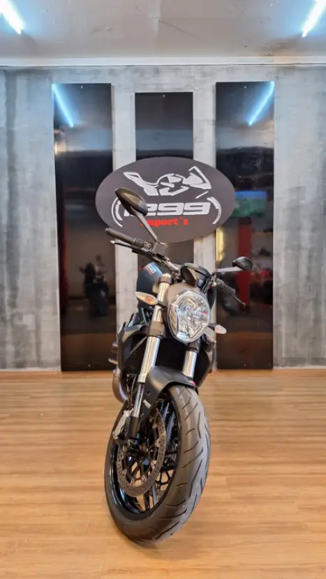 DUCATI Monster 821 ABS, Foto 2