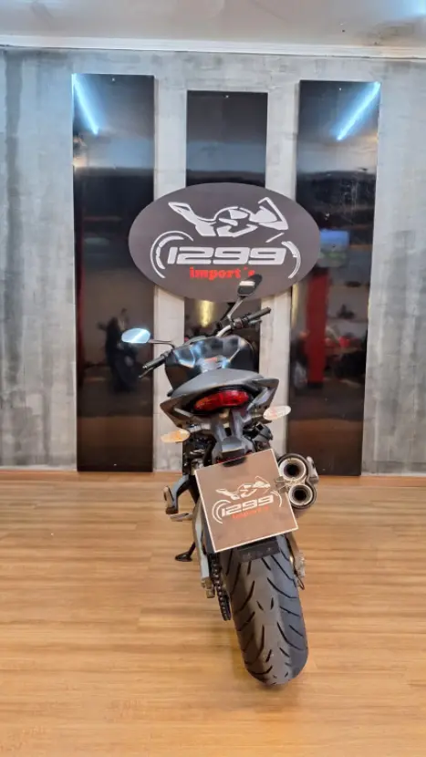 DUCATI Monster 821 ABS, Foto 3