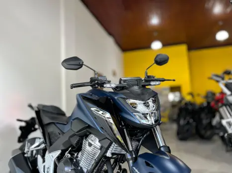 HONDA CB 300 F Twister FLEX ABS, Foto 2