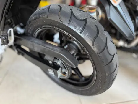 HONDA CB 300 R STD, Foto 8