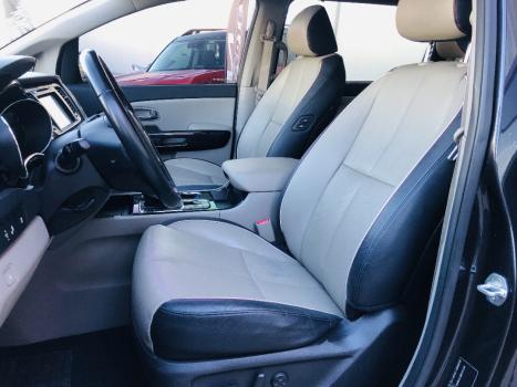 KIA Carnival 3.3 V6 4P EX, Foto 8