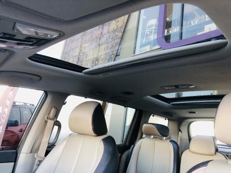 KIA Carnival 3.3 V6 4P EX, Foto 9