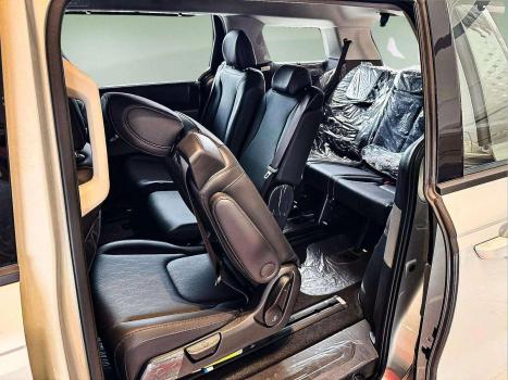 KIA Carnival 3.5 V6 4P EX, Foto 6