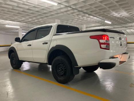 MITSUBISHI L 200 Triton 2.4 16V OUTDOOR HPE-S 4X4 CABINE DUPLA TURBO DIESEL AUTOMTICO, Foto 7