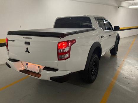 MITSUBISHI L 200 Triton 2.4 16V OUTDOOR HPE-S 4X4 CABINE DUPLA TURBO DIESEL AUTOMTICO, Foto 15