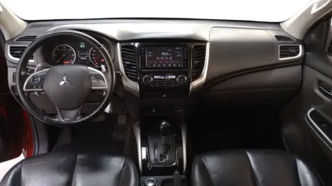 MITSUBISHI L 200 Triton 2.4 16V SPORT HPE 4X4 CABINE DUPLA TURBO DIESEL AUTOMTICO, Foto 9